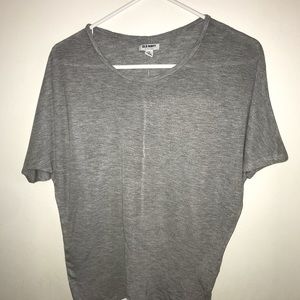 gray t-shirt